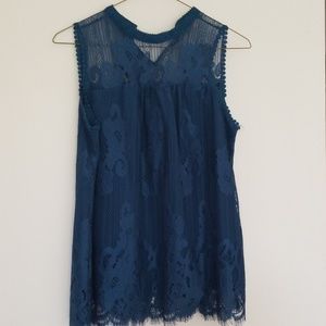 Sleeveless  detailed ,lace style top